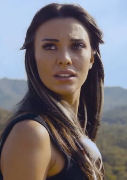 Tuvana Türkay photo