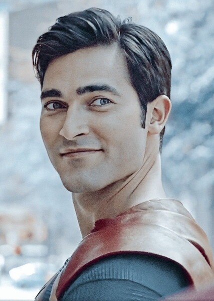 Tyler Hoechlin photo