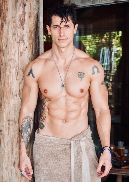 Tyler James photo