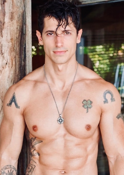 Tyler James photo