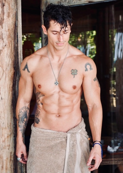 Tyler James photo