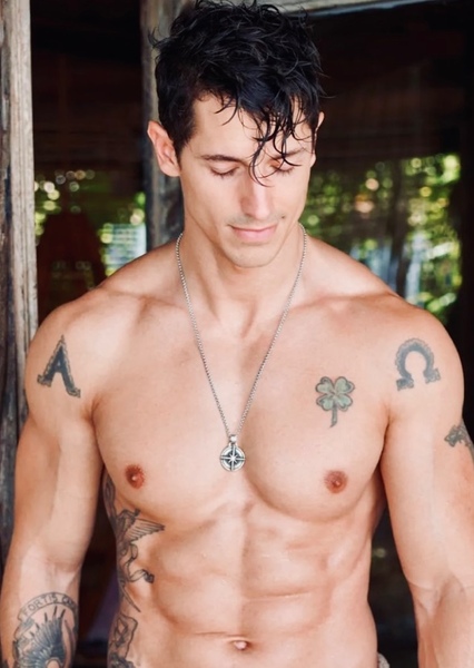 Tyler James photo