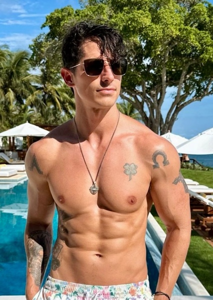 Tyler James photo
