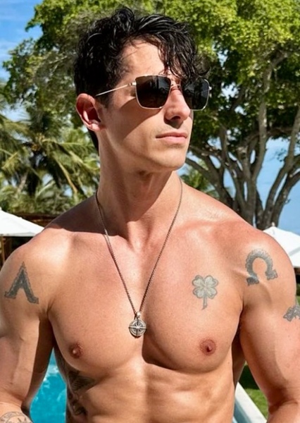 Tyler James photo