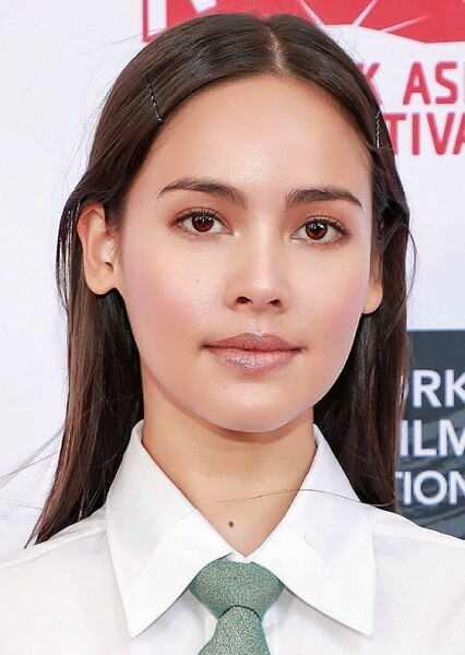 Urassaya Sperbund photo
