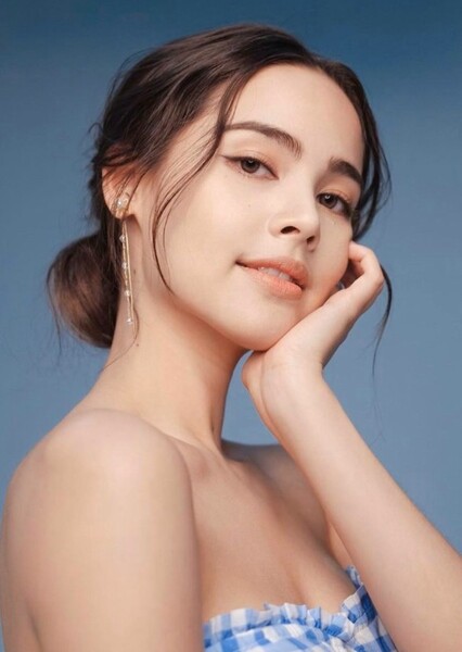 Urassaya Sperbund photo