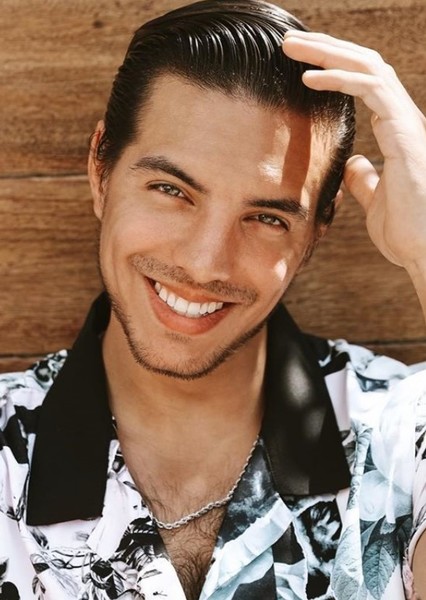 Vadhir Derbez photo