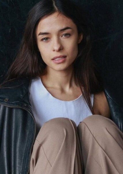 Valeria Santaella as Kimberly in El Tigre