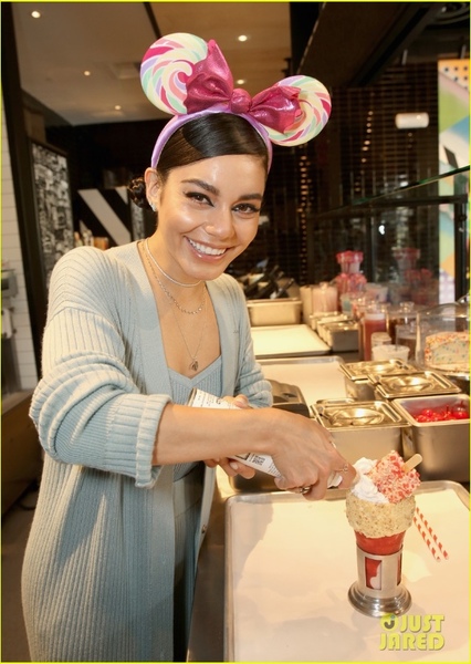 Vanessa Hudgens photo