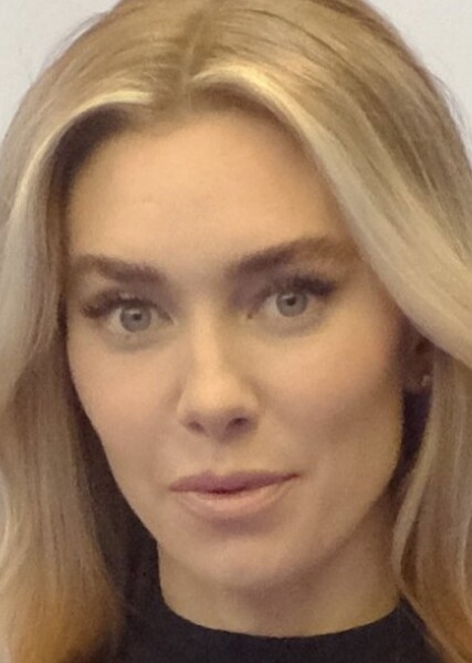 Vanessa Kirby photo
