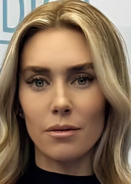Vanessa Kirby photo