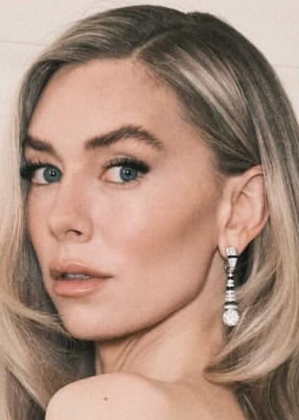 Vanessa Kirby photo