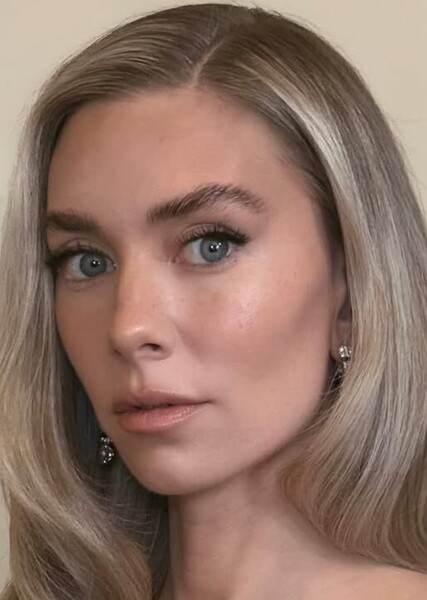 Vanessa Kirby photo