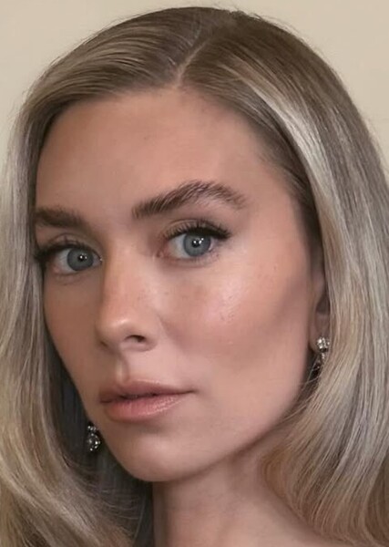 Vanessa Kirby photo