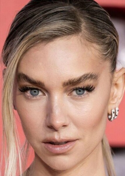 Vanessa Kirby photo