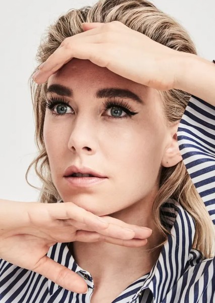 Vanessa Kirby photo