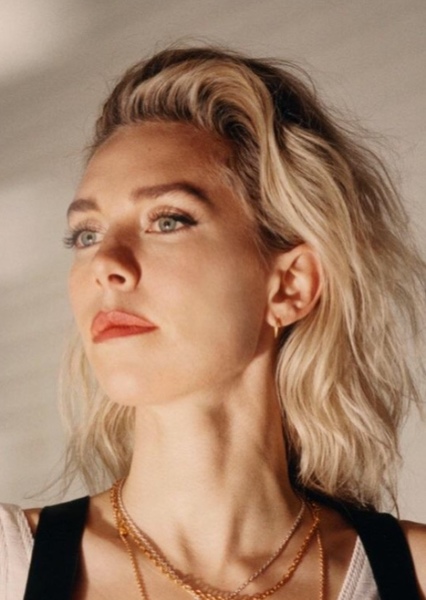 Vanessa Kirby photo