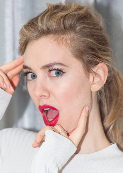 Vanessa Kirby photo