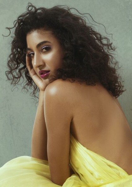 Vella Lovell photo