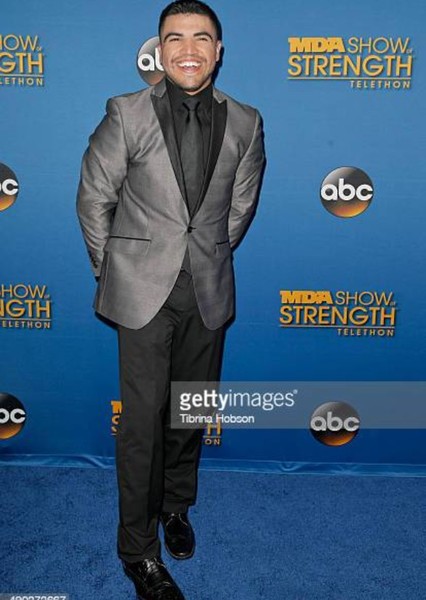 Victor Ortiz photo