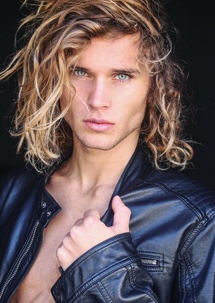 Víctor Seitz as Ethan Bennett in When we Ignite