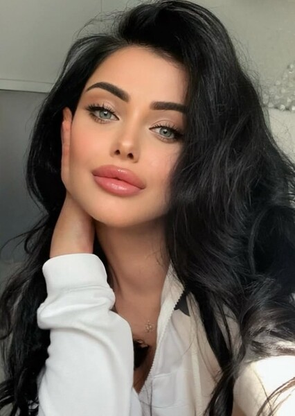Victoria Chebotar photo