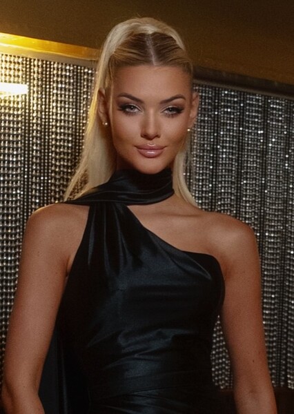 Victoria Kjær Theilvig photo