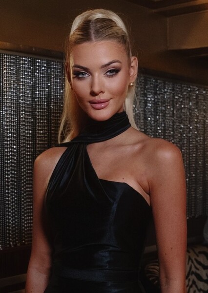 Victoria Kjær Theilvig photo