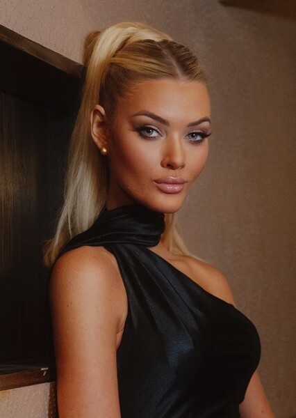 Victoria Kjær Theilvig photo