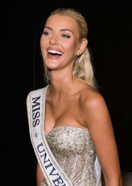 Victoria Kjær Theilvig photo