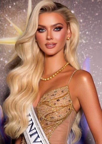 Victoria Kjær Theilvig photo