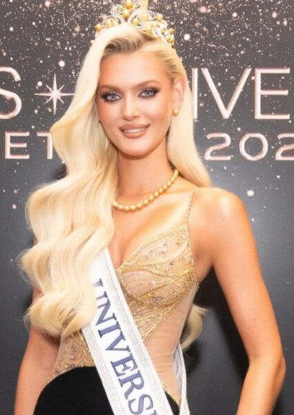 Victoria Kjær Theilvig photo