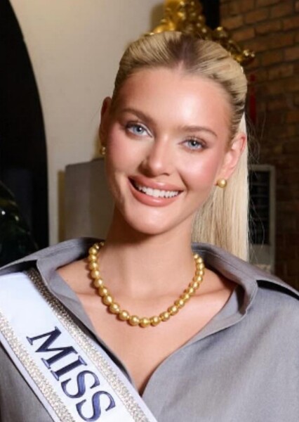 Victoria Kjær Theilvig photo