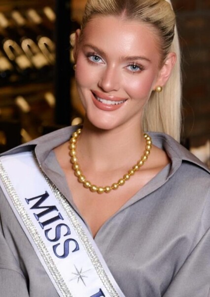 Victoria Kjær Theilvig photo