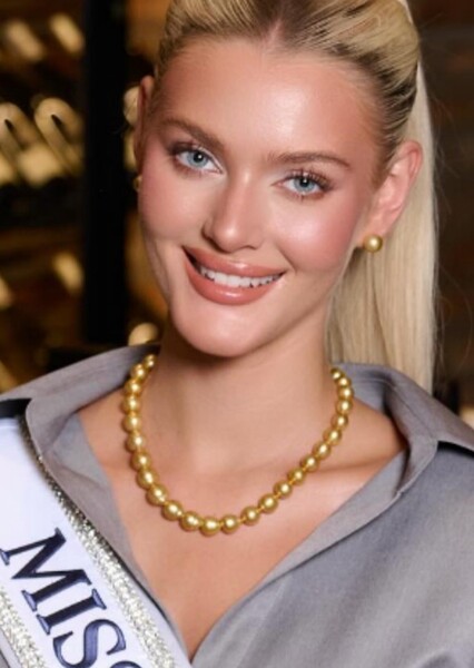Victoria Kjær Theilvig photo