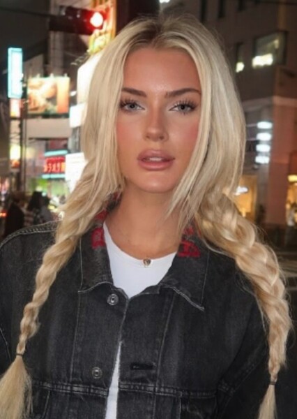 Victoria Kjær Theilvig photo