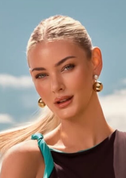 Victoria Kjær Theilvig photo