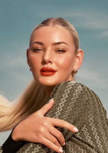 Victoria Kjær Theilvig photo