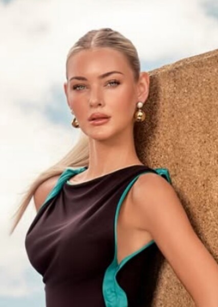 Victoria Kjær Theilvig photo