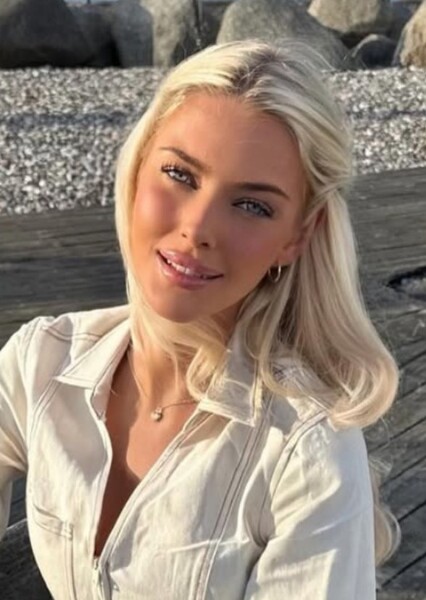 Victoria Kjær Theilvig photo