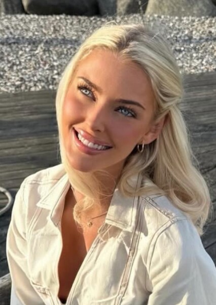 Victoria Kjær Theilvig photo
