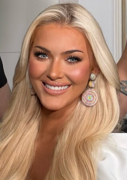 Victoria Kjær Theilvig photo