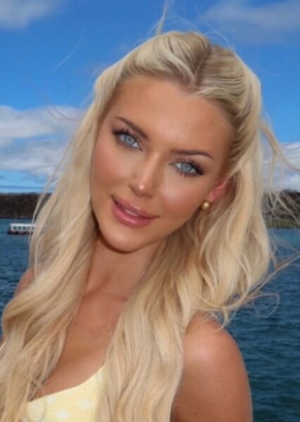 Victoria Kjær Theilvig photo