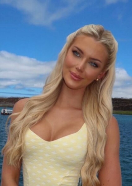 Victoria Kjær Theilvig photo