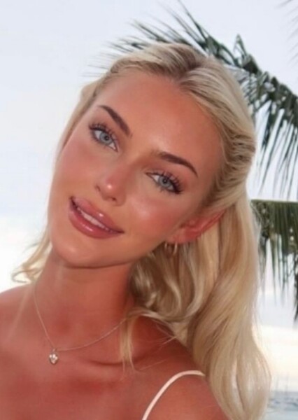 Victoria Kjær Theilvig photo