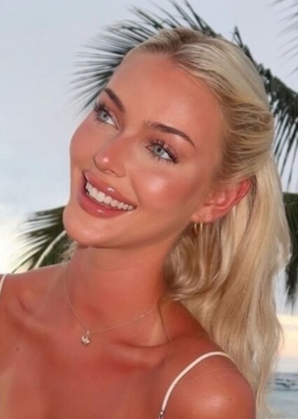 Victoria Kjær Theilvig photo