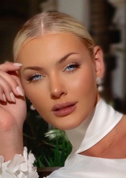 Victoria Kjær Theilvig photo
