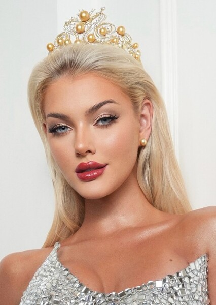 Victoria Kjær Theilvig photo