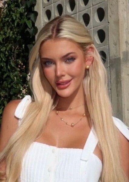 Victoria Kjær Theilvig photo