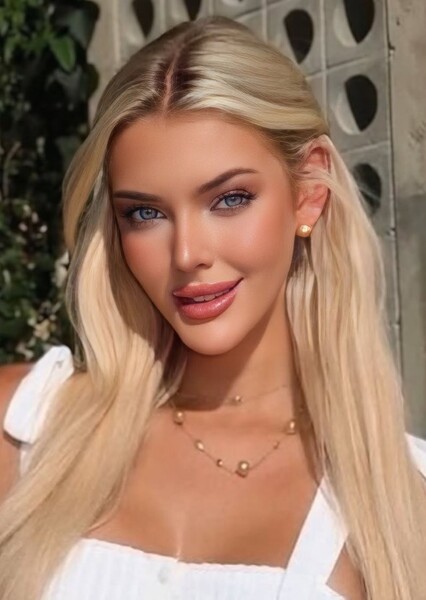 Victoria Kjær Theilvig photo